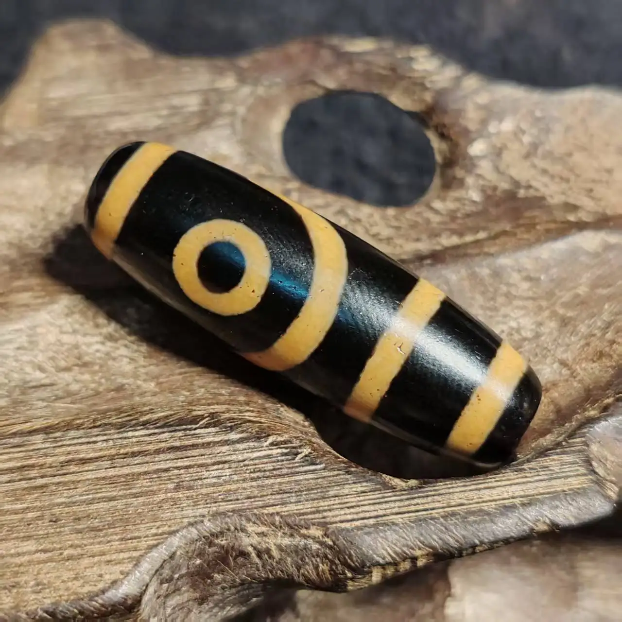 

1 pcs Tibetan area reflux high oil Dzi tooth yellow old material ancient method infiltration 2 eyes agate Tianzhu