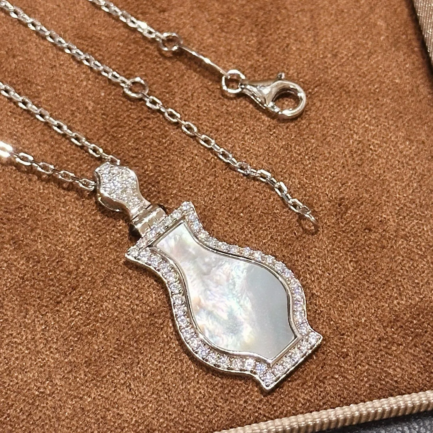 

100% 925 Sterling Silver Pave Zircon Natural White Shell Water Bottle Shape Necklaces For Women Fine Jewelry