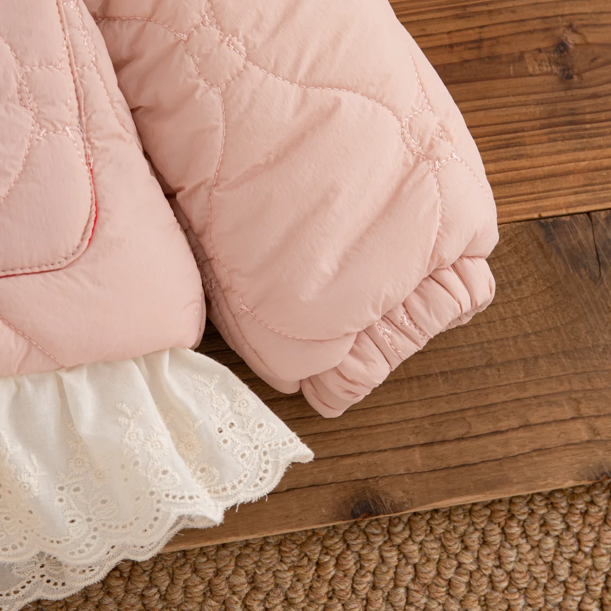 معطف طفلة الخريف / الشتاء بلون دافئ مقنعين سترة قطن الطفل لطيف الدانتيل تقليم ملابس خارجية للفتيات