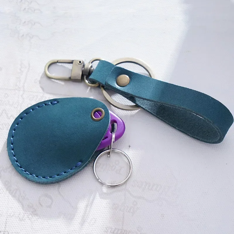 Laser Engraved Custom Logo Genuine Crazy Horse Keyring Blank Vintage Door Access Card Holder Key Chain for Airtag Keychain Gift