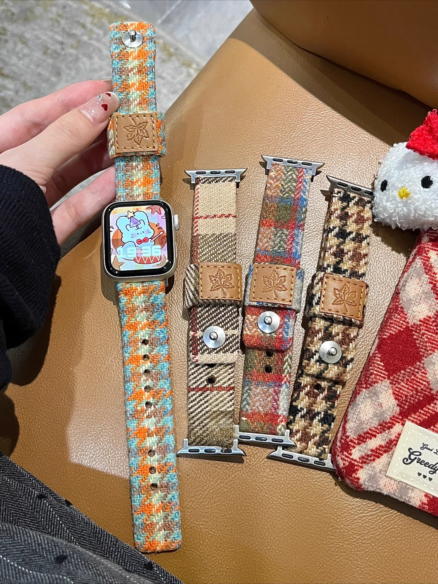 

Winter Warm Lattice Woolen Leather Band For Apple Watch Strap 10 8 9 SE 7 Ultra Women Wrist Bracelet For iWatch 45 42 46 49 41