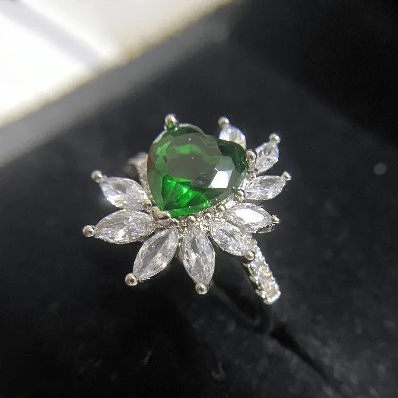 

MDLFES Moiss1n Diamond Style Love Ring 18K Gold Plated Temperament Luxury Olive Green Ring