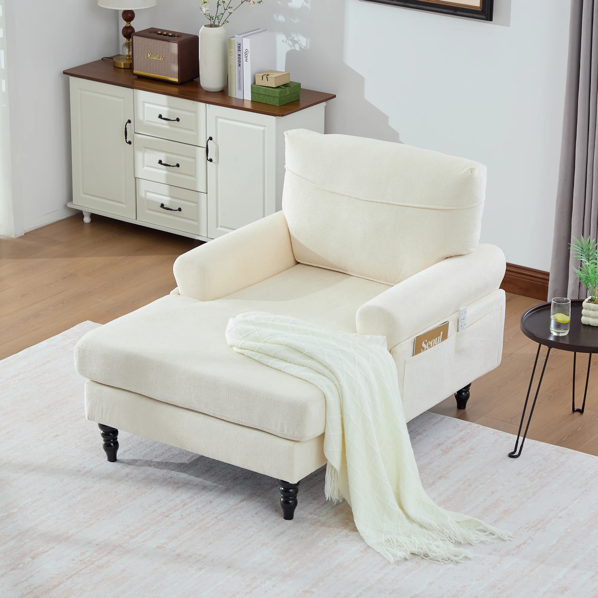 Moderner minimalistischer Samt-Loungesessel, Schlafzimmer-Einzelsofa mit Holzbeinen, bequemer Rückenlehne und Armlehnen – Detail 18