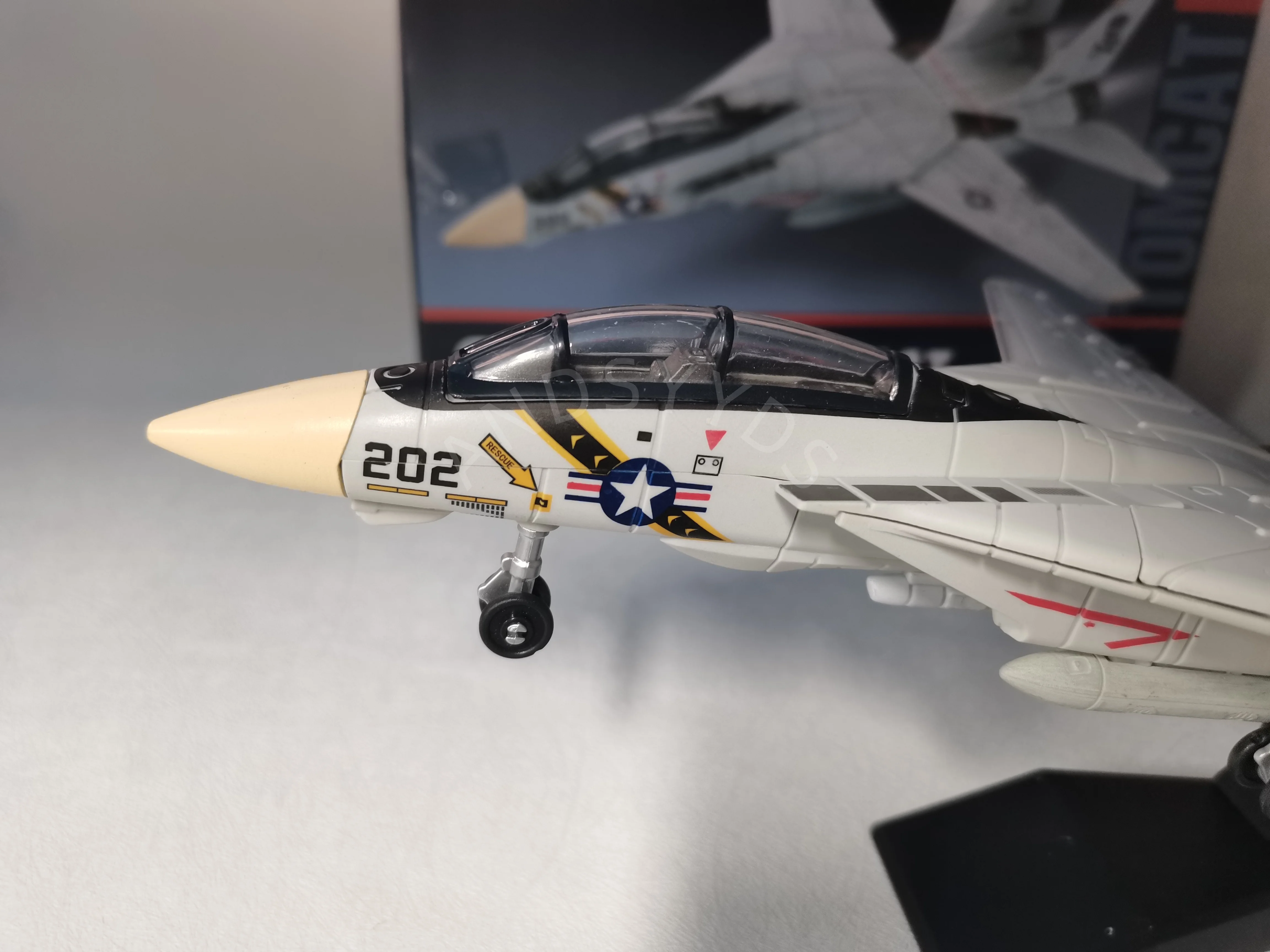 1 72 مقياس F14 Tomcat الباندا مقاتلة نموذج قبل الملونة الجمعية Abs البلاستيك لتقوم بها بنفسك الطائرات العسكرية تحصيل عرض لعبة هدية