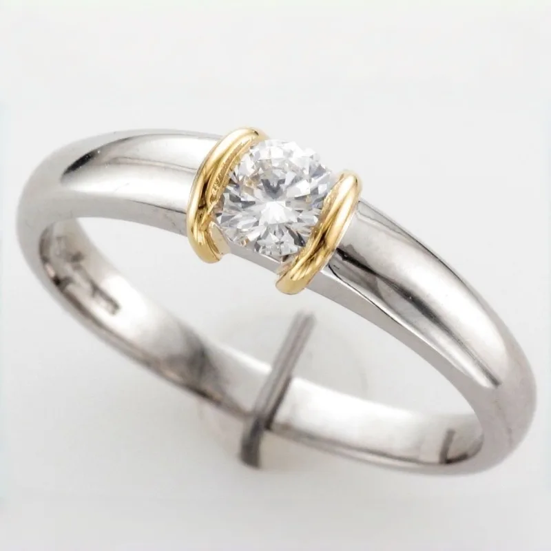 Klassischer Damenring mit eingelegtem weißem CZ, funkelnde zweifarbige Geometrie, für den täglichen Gebrauch, Partyschmuck, Jubiläumsgeschenk