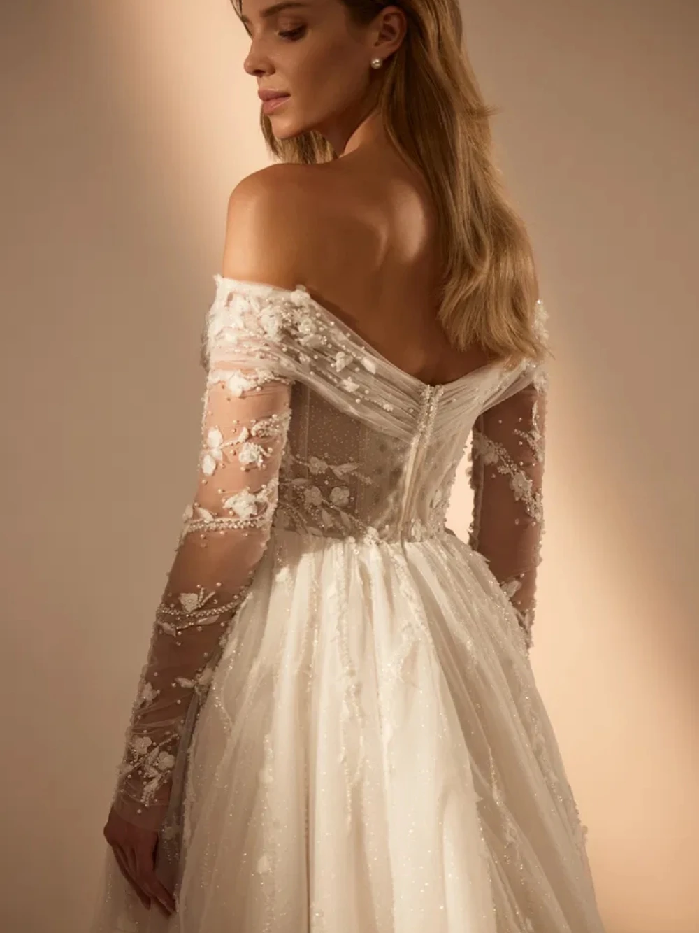 Abbagliante abito da sposa trasparente a linea A Fiori eleganti Scollo a V sexy Abito da sposa personalizzato Corsetto Cerniera posteriore Abbigliamento da sposa da sogno