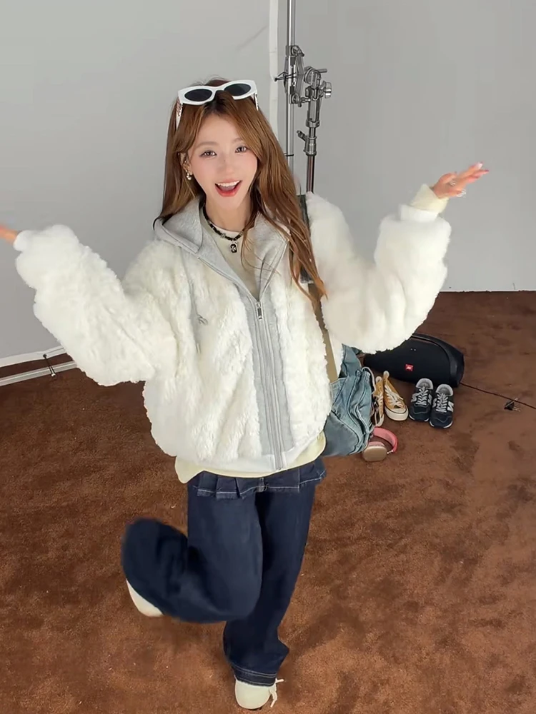 

Новая модная женская зимняя куртка-худи из искусственного меха под овчину с длинными рукавами, свободного кроя, в стиле колледж, с эффектом двухслойности и пэчворком