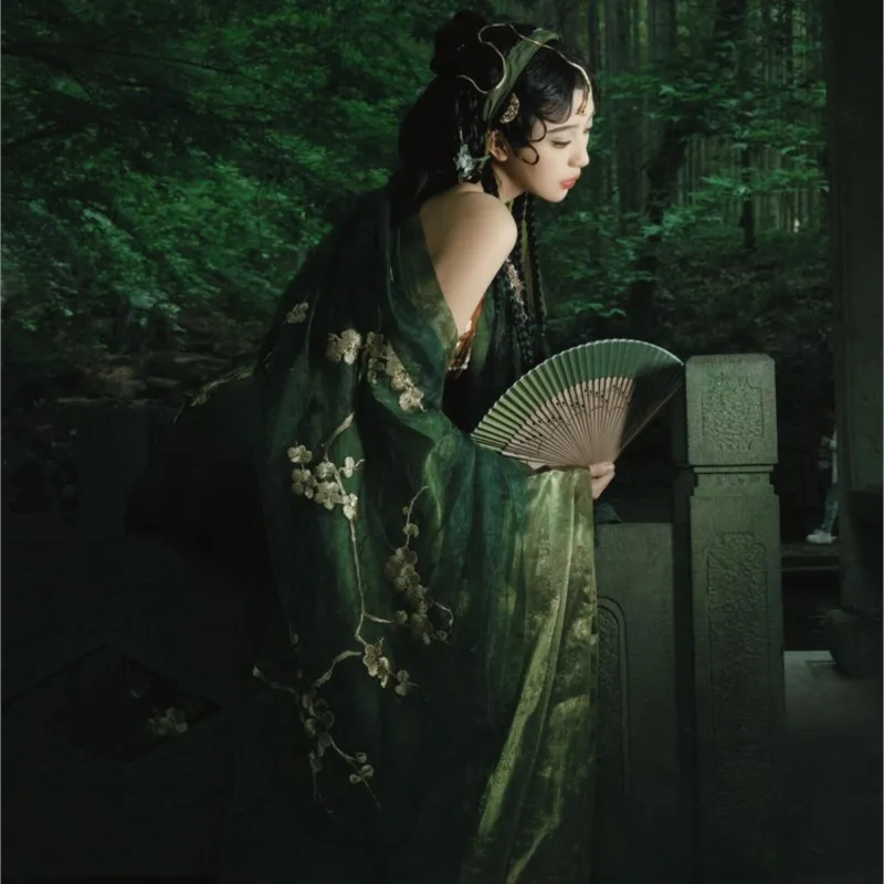 New studio theme photo shoot Hanfu ancient costume heavy embroidery red and green color contrast photography clothing