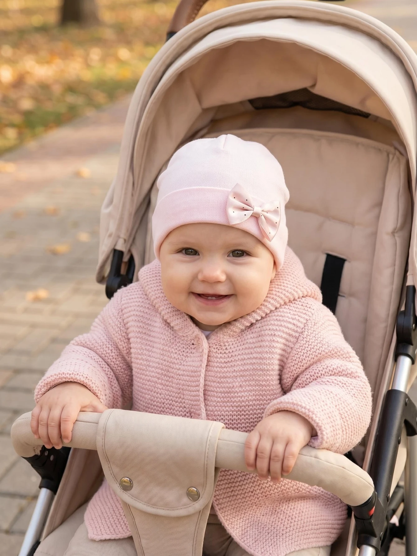 2er-Pack Niedliche Baumwollmützen mit Polka Dots und Schleife für Babymädchen, geeignet zum Schlafen, für Zuhause und den Außenbereich in allen Jahreszeiten – Detail 10