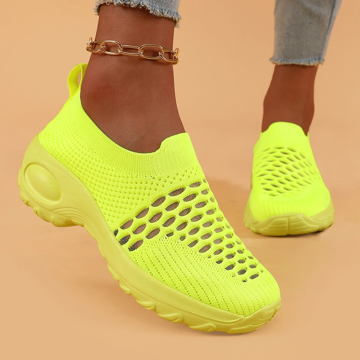 

Новинка 2023 года, красные женские повседневные кроссовки, удобные теннисные туфли, легкие кроссовки, женские студенческие вулканизированные туфли больших размеров