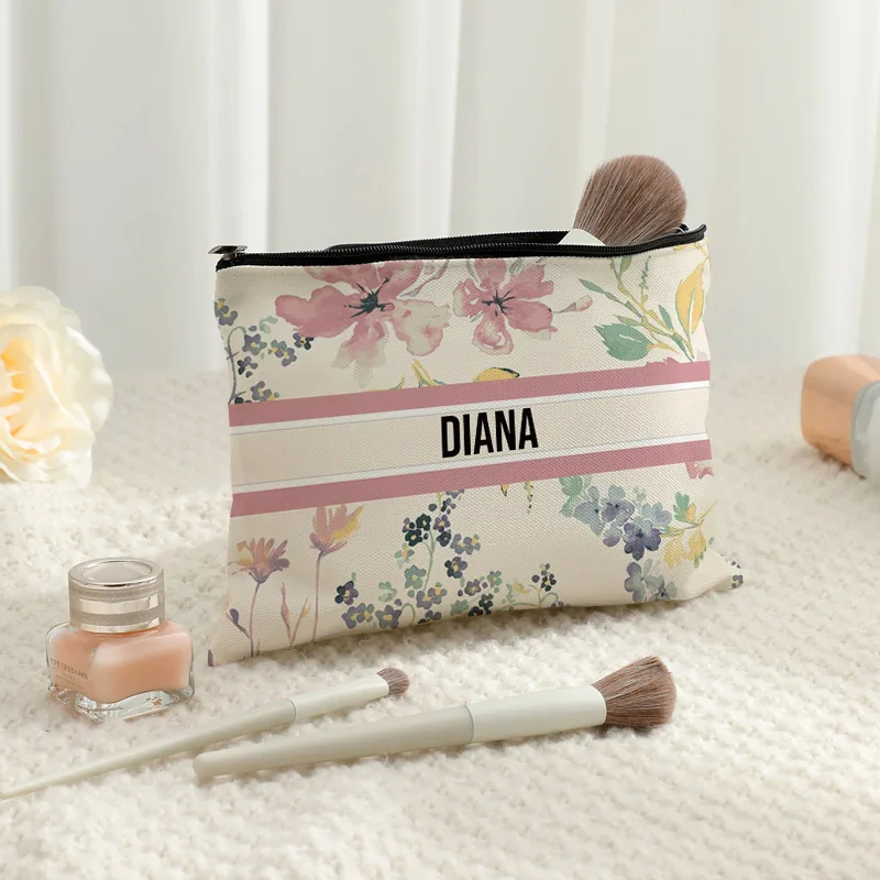 2025 Custom Makeup Bag Bridesmaid Gift Trendy Brand Design Name Travel Cosmetic Organizer Pouch Toilet Storage Bag for Ladies