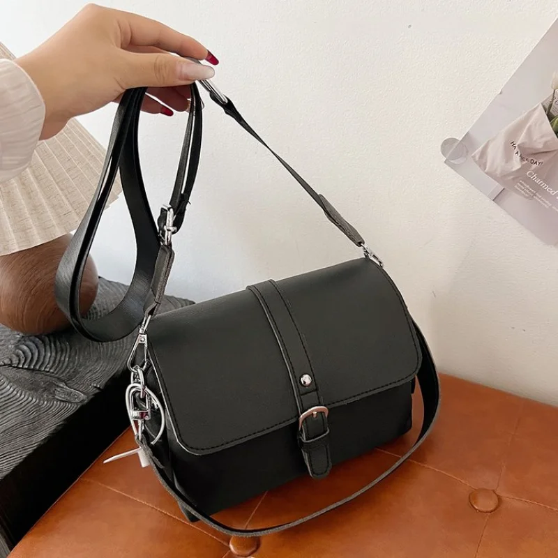 

Elegant Top Handle Tote Bag For Women In Durable Leather With Spacious Main Compartment For Work And Shopping
