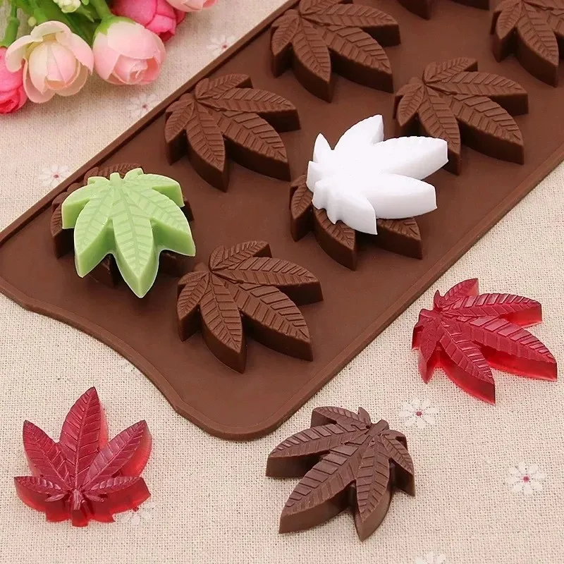 2026 New Premium 1Pcs 8-Cavity Maple Leaf Silicone Mold Chocolate Candy Ice Cube Tray Resin Cake Baking Tool