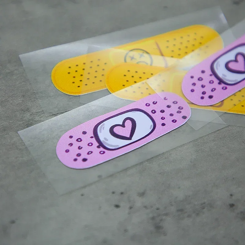 1PC「ハートと絵文字付き包帯」車オートバイデカール、ユニークなデザインのステッカー、自動車オートバイの外装スタイルとパーソナライゼーション用
