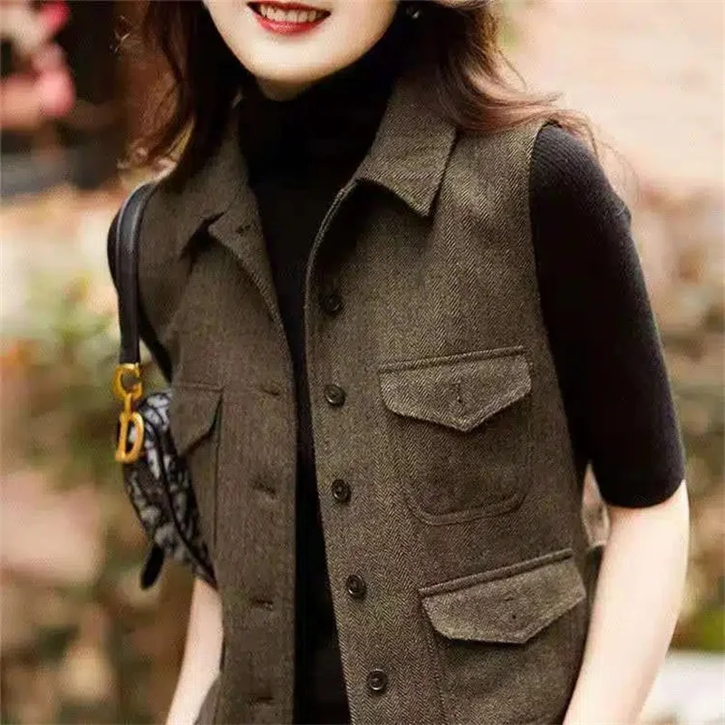 2023 Brown Short Woolen Vest Jackets Women Spring Autumn Single-breasted Pocket Waistcoat Sleeveless Tank Outerwear Casual Tops