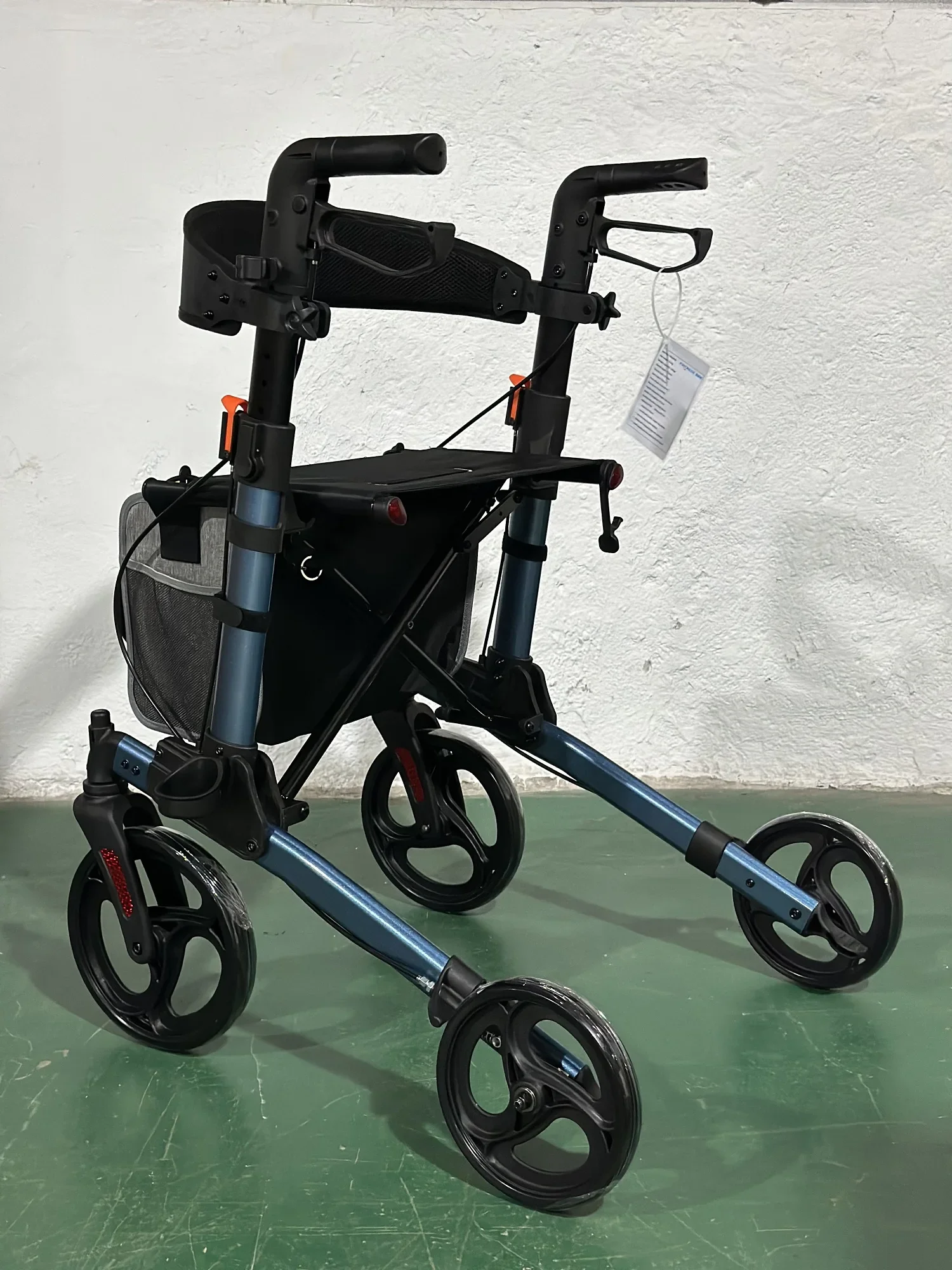 Multifunctional Handicap Walkers Comfortable Seating Rollator Walker Adjust Height Rolling Walker For Patient Old People