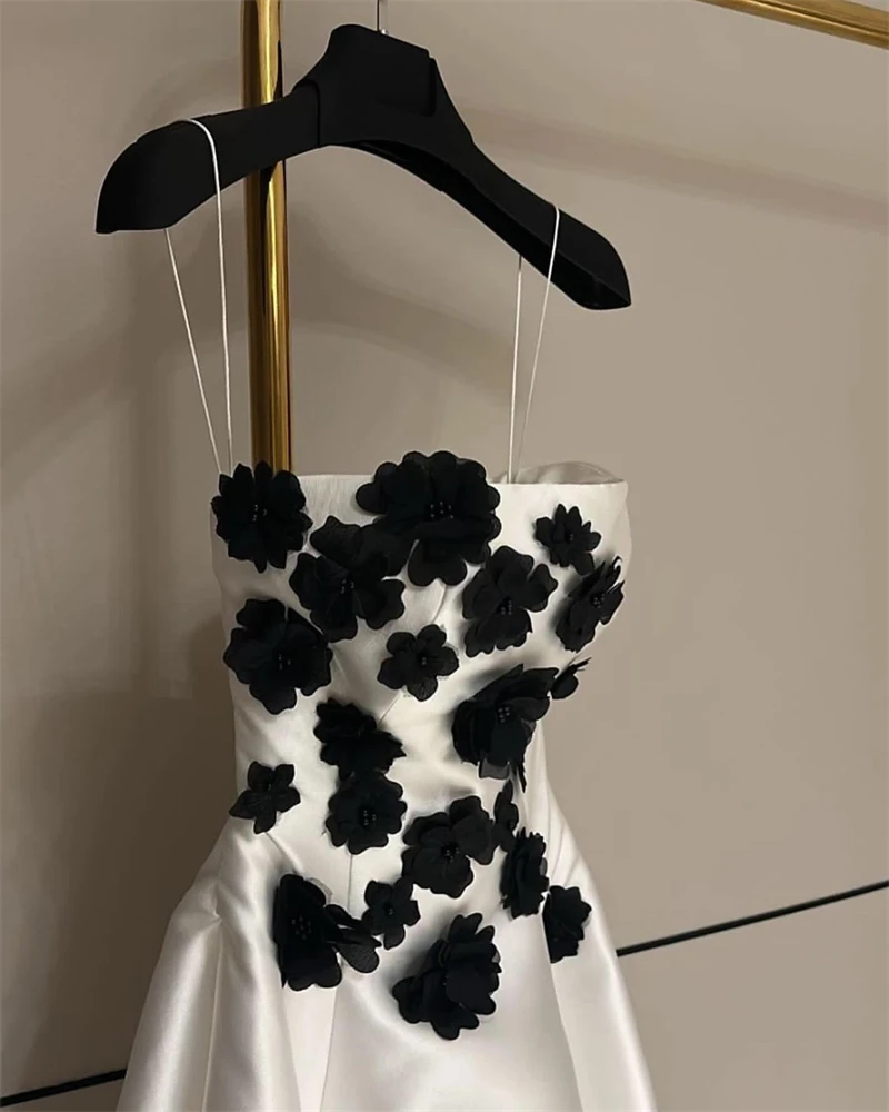 Elegante vestido de fiesta de satén blanco sin mangas para mujer, vestido de noche largo con tirantes finos, flores negras