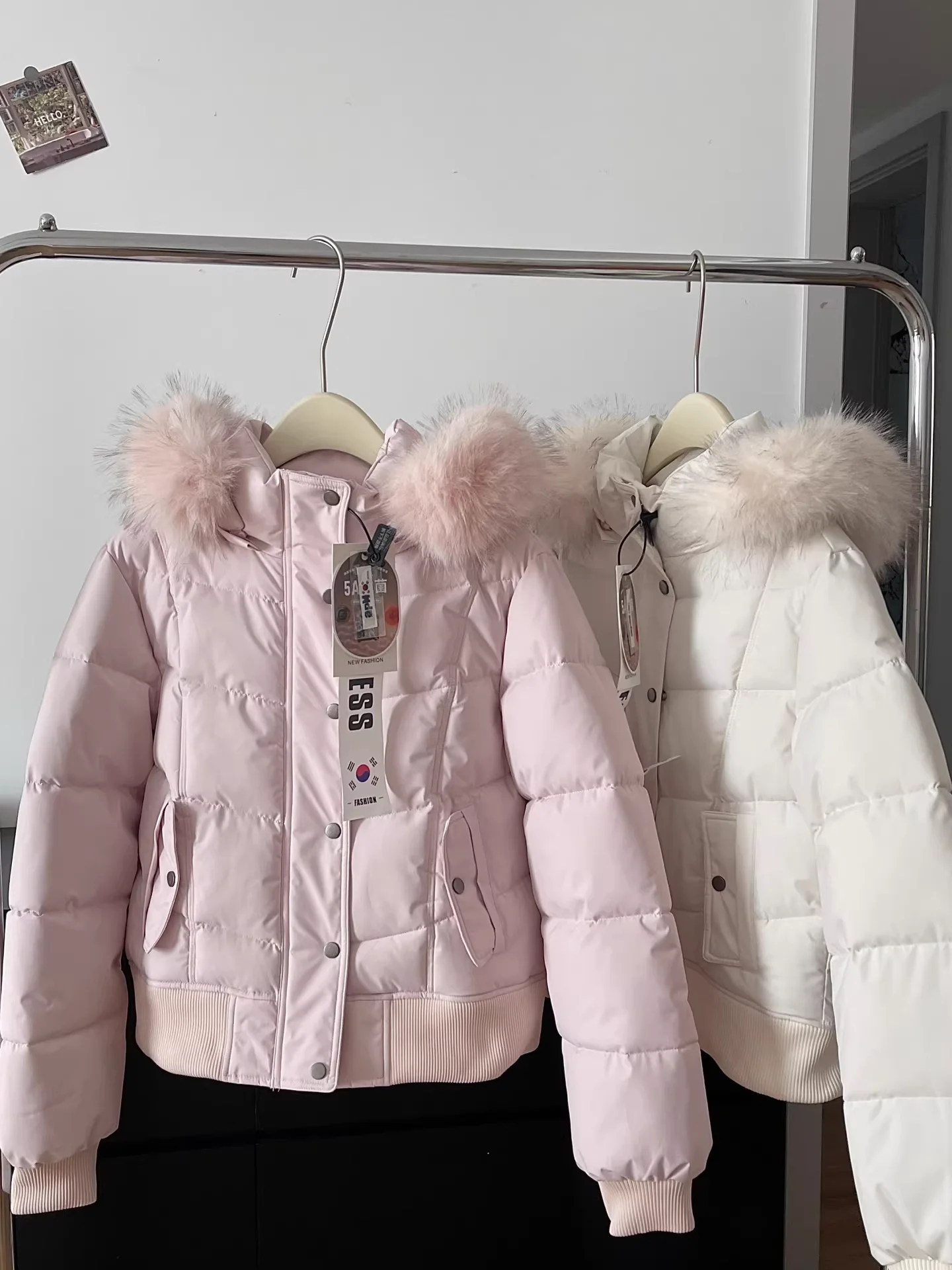 

Куртка для девочек с отстегивающимся капюшоном, меховым воротником, флисовой подкладкой, воротником-стойкой, хлопковая, розовая, со съемной шапкой, с меховой отделкой, внутренний воротник-стойка