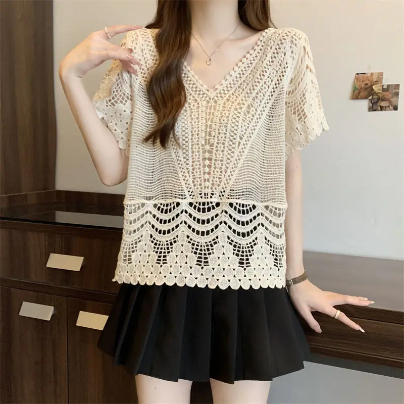 Hollow Out Lace Summer 2024 Women\'s New Patchwork V-neck Fashion Solid Color Loose All-match Casual Short Sleeved Knitted Tops