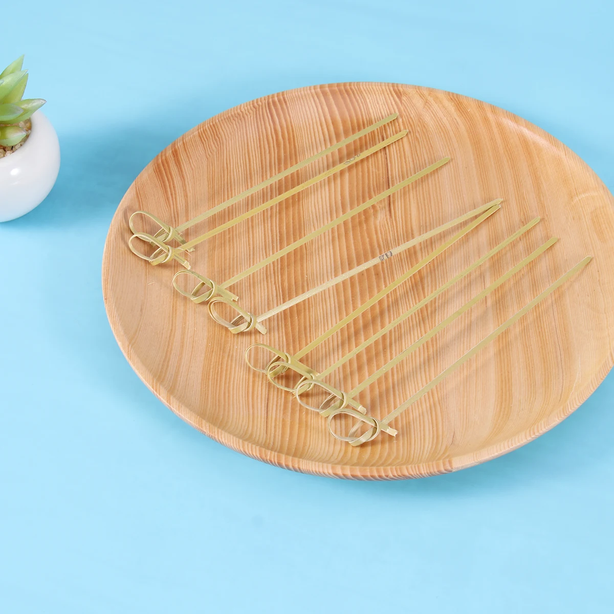 

200pcs Bamboo Cocktail Picks Picks Fruit Stick Cocktail Skewers Disposable Utensils Sushi Party Presentation