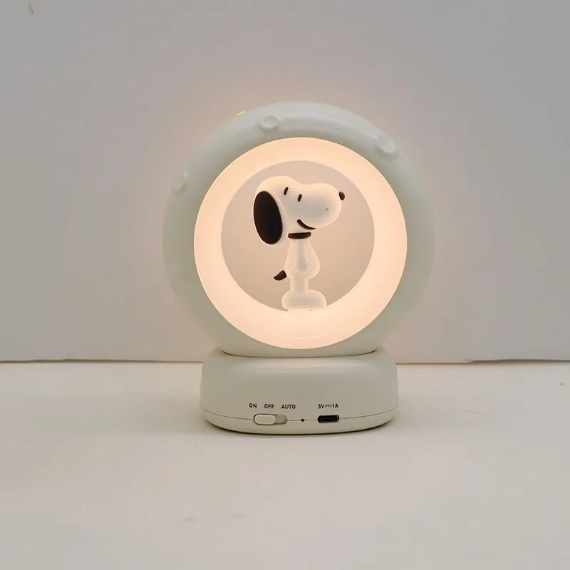 Anime Snoopy Nachtlichter rund um Figur Cartoon Kinder Klopflichter Jungen und Mädchen Geburtstagsgeschenke Schlafzimmer Nachttischlampe