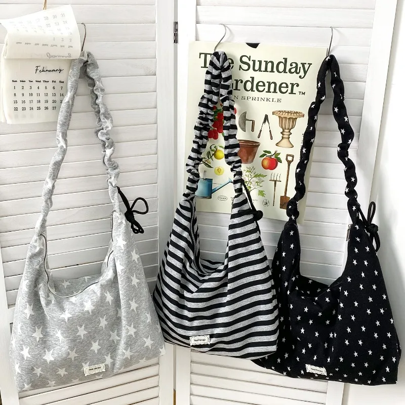 Bolso cruzado con estampado de estrellas coreanas, bolso de hombro Hobo de gran capacidad en blanco y negro, bolso versátil informal a rayas para colegiala
