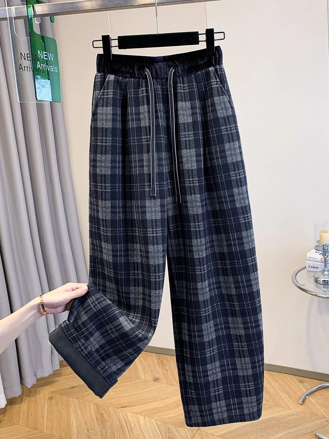패셔너블한 체크 와이드 레그 팬츠 여성용 가을 2025 벨트형 탄력 허리 스트레이트 컷 출퇴근 다용도 나이프 팬츠