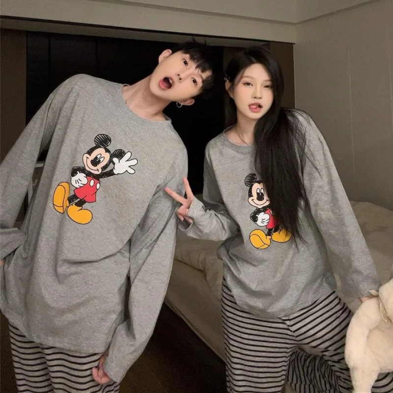 Conjunto de pijamas de pareja de Mickey Mouse Kawaii de Anime para hombre/mujer, pijama informal de moda de manga larga con cuello redondo, ropa de casa de dibujos animados