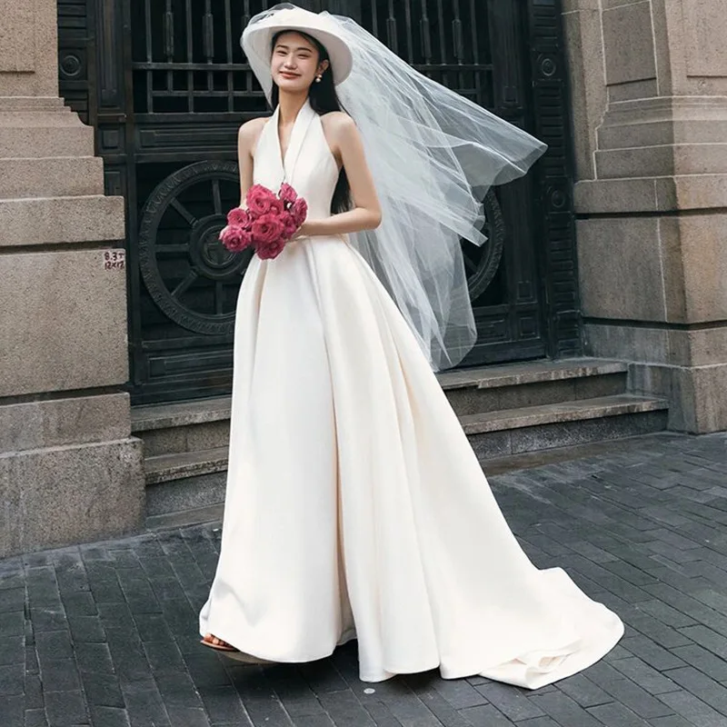 

Bridal Simple Light Ball Gownes 2025 New Halter Main Satin Train French Exit Elegant Socialite Sexy Wedding Dress Vintage