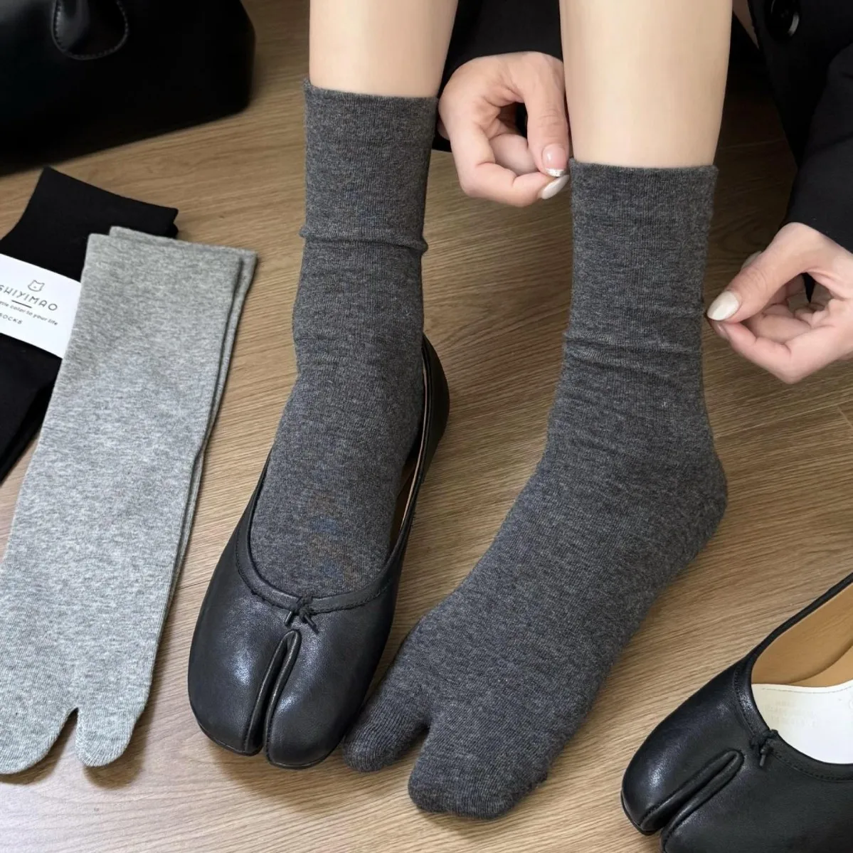 Women High Elastic Socks Sweat Absorbing Medium Tube Separated-Toe Thin Breathable Casual Solid Color Sports Split Two Toe Socks