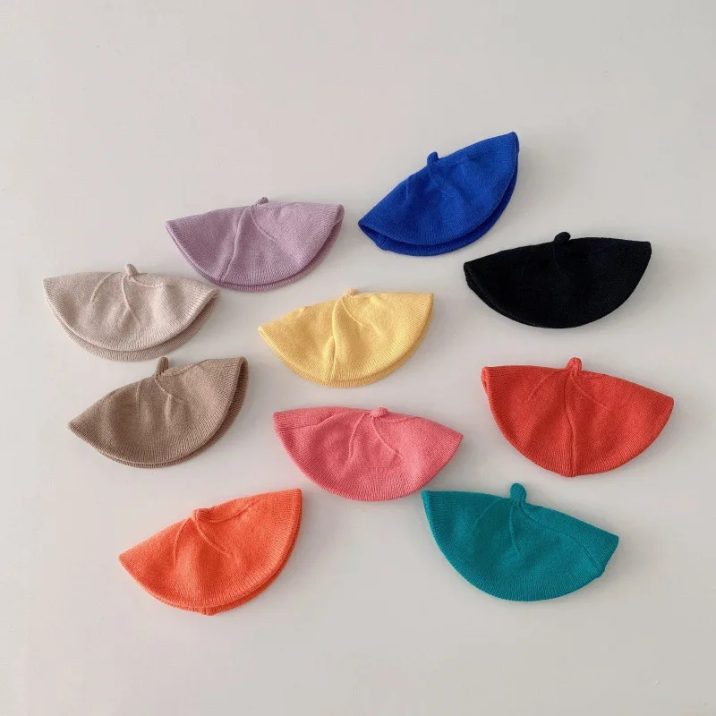 قبعة أطفال أنيقة للربيع والخريف النسخة الكورية للأولاد والبنات قبعة محبوكة بلون الحلوى للأطفال قبعة رسام صوف لطيفة