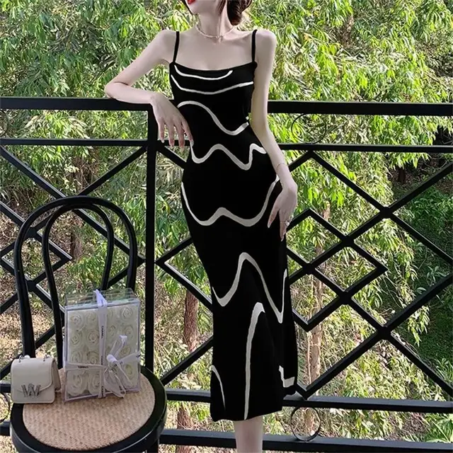 Francuska elegancka sukienka w stylu vintage z długim paskiem Wysokiej jakości dzianinowe sukienki średniej długości z falbankami Jesienna odzież damska Ladie Party