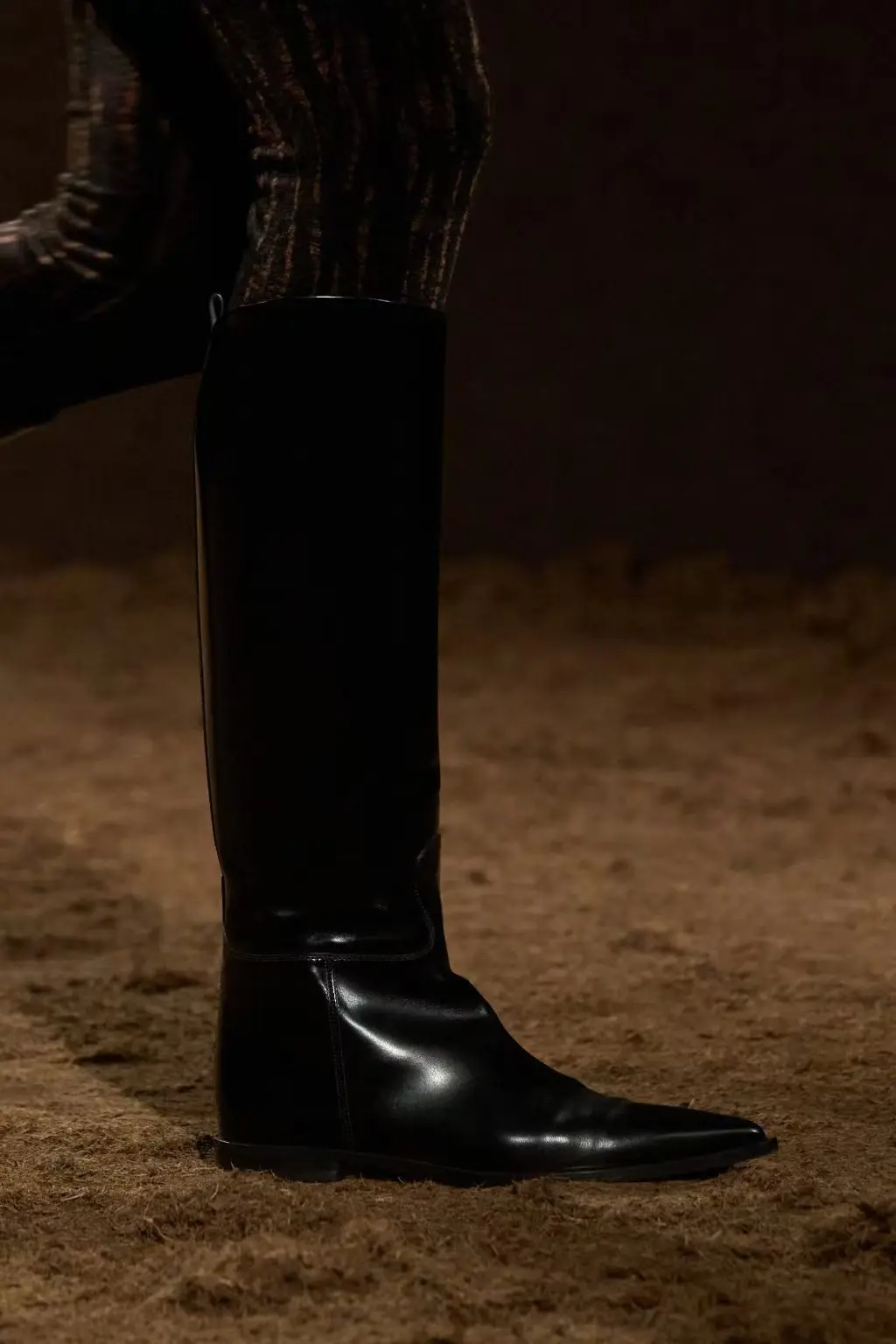 New Autumn/winter Women's Burgundy Long Boots Low Heel Pointed Knight Boots Fashionable Simple Catwalk Slip On Knee-High Boots