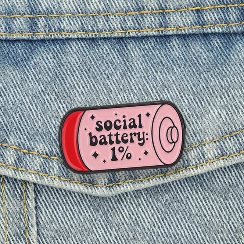 Social Battery 1% Emaille-Pins Introvert-Broschen Anstecknadeln Psychische Gesundheit Humor Schmuck Accessoires Geschenke für Freunde