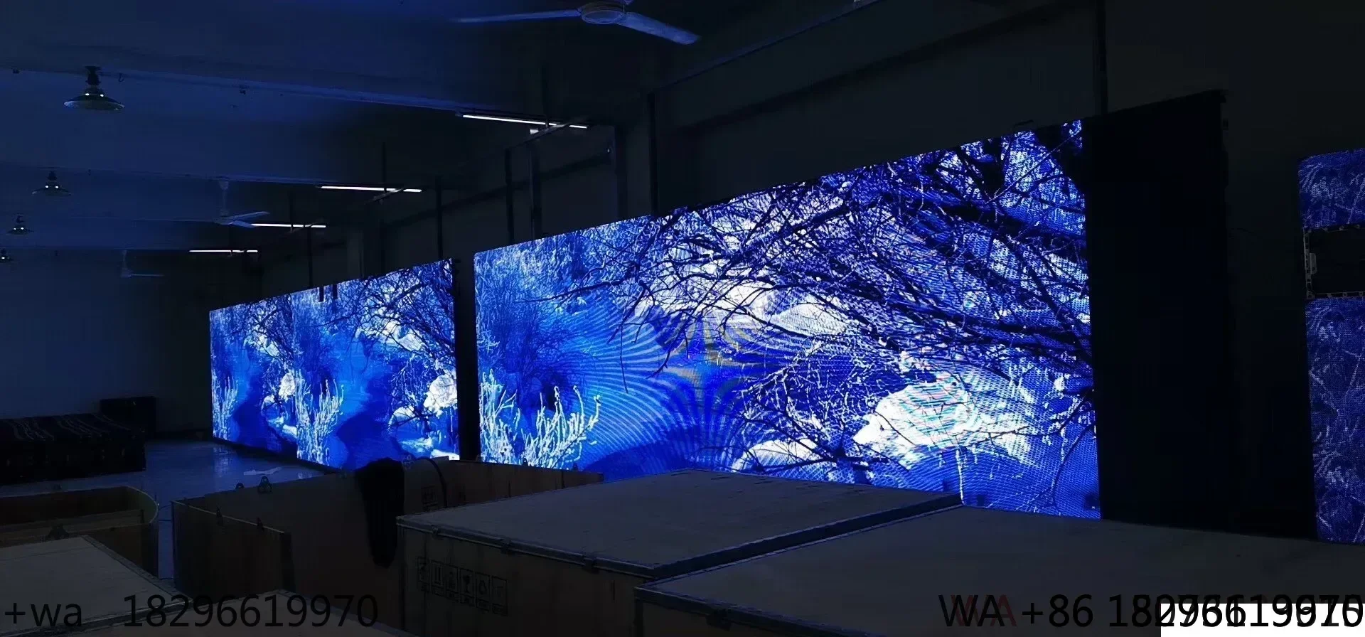 

Indoor P2.5 Small Pitch LED Screen Ultra Thin Seamless Splicing Display 5x2m