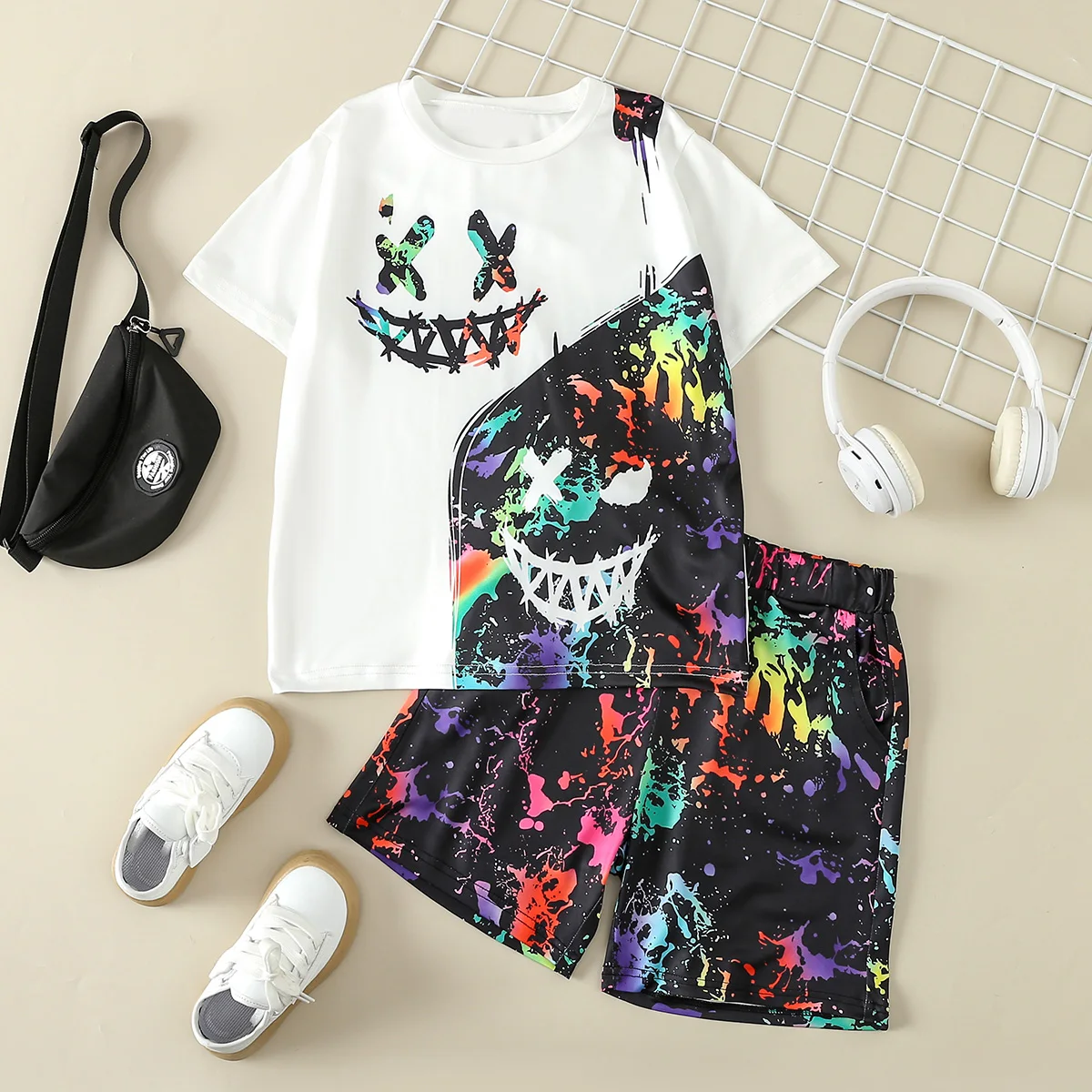 2024 Summer Trend Cool and Breathable Black and Color Matching Smiley Face Thin Sports T-shirt Suitable for Casual Outdoor Play