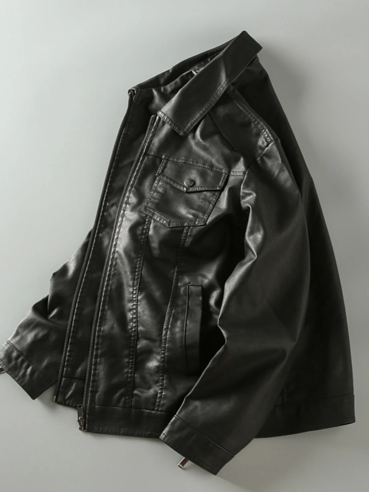 

Новая демисезонная мужская куртка в американском повседневном стиле из ультрасинтетической кожи, модная, с воротником-стойкой, в мотоциклетном стиле