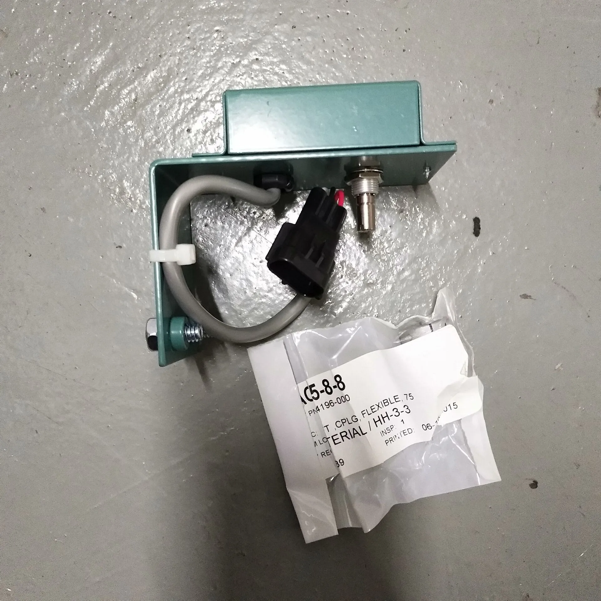 

Brand new suitable for central air conditioning guide vane position sensor assembly 371-05520-001 371-02012-001