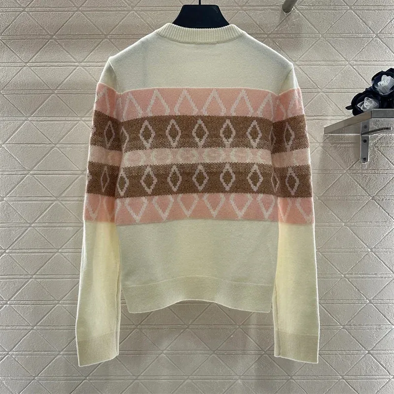 

High-quality women's v-neck pullover sweater in three-color stripes and diamond patterns, with a gentle.feminine style 2583061