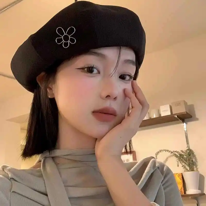 Autumn and winter women's hats, Korean style fashion floral berets, large head circumference, face-slimming, vintage artistic ve