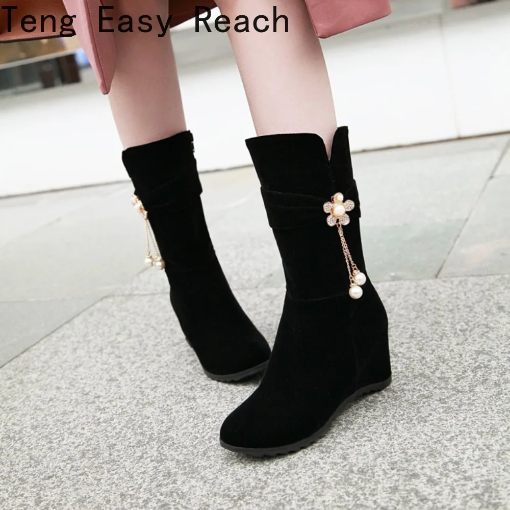 Ladies Fashion Red Faux Suede Snow Boots for Women Pearls Flower Wedges Wedding Chunky Heel Princess Boots 2026 New Winter Shoes