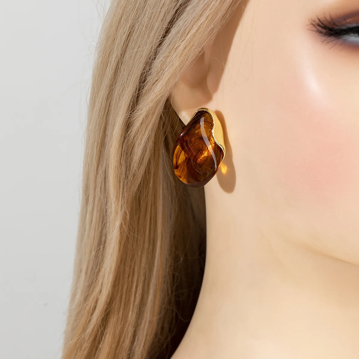 DIGADAGU المعادن الراتنج قطرة الماء وأقراط جديدة فاخرة أنيقة أقراط النساء مجوهرات اكسسوارات اليومية