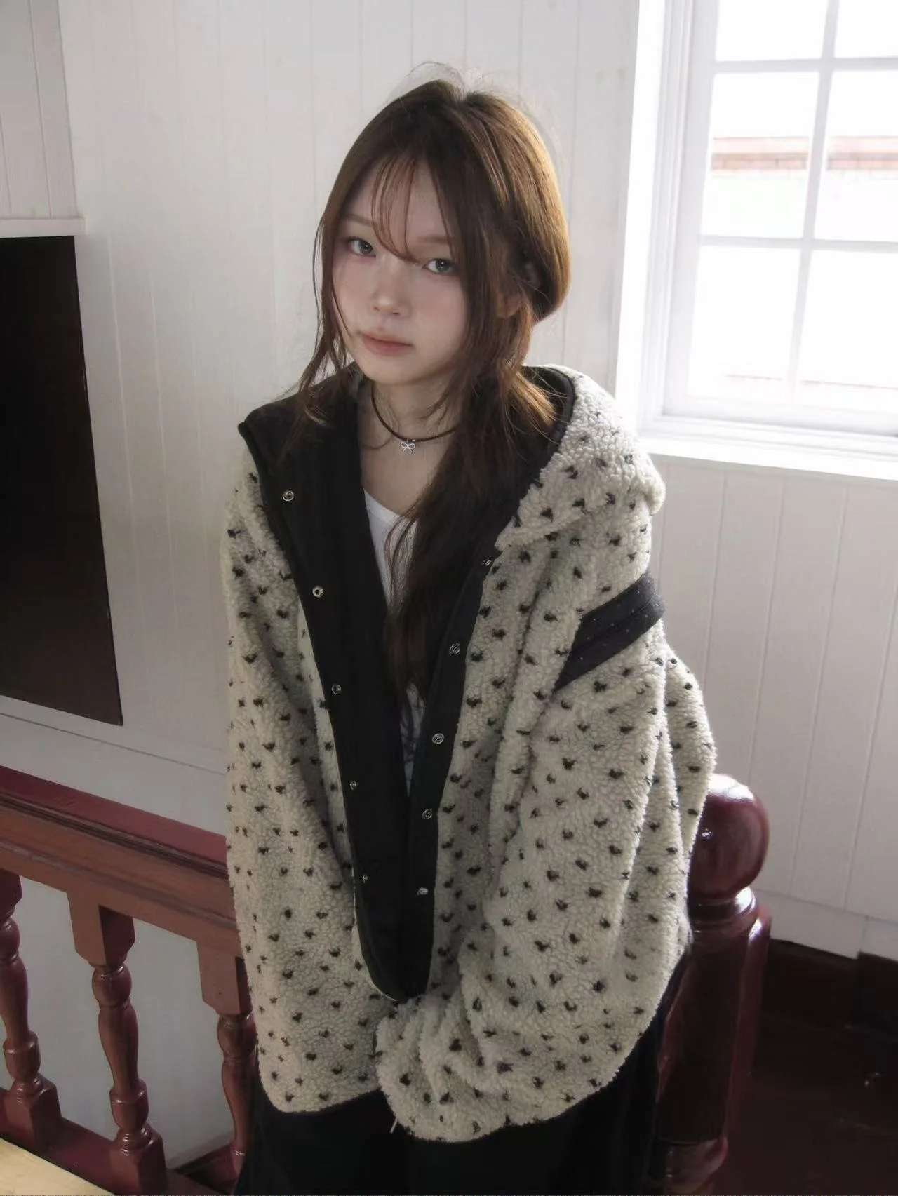 

Double-Sided Wearable Lamb Fur Jaet with Hat Unique SEI Korean Sle Vintage Heart aped Design Warm Autumn Winter Women's...