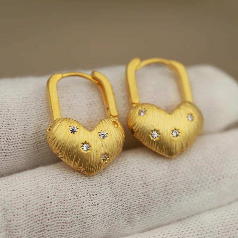

New Sight Design Unique Crystal Heart Stud Earrings for Women Fashion Brand Brand Jewelry Elegant Earrings