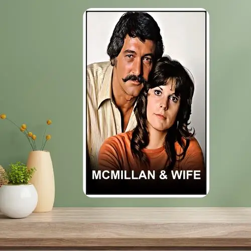 Letrero metálico con diseño de programa de televisión clásico de McMillan & Wife