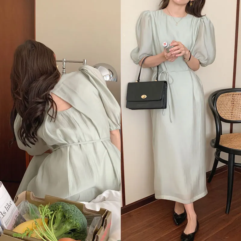 シックで優しいソフトグリーンのラウンドネック、バックレス、ベルト付きウエスト、ピュアカラー、バブルスリーブのワンピース、レディースファッション、韓国スタイル、ハイウエスト