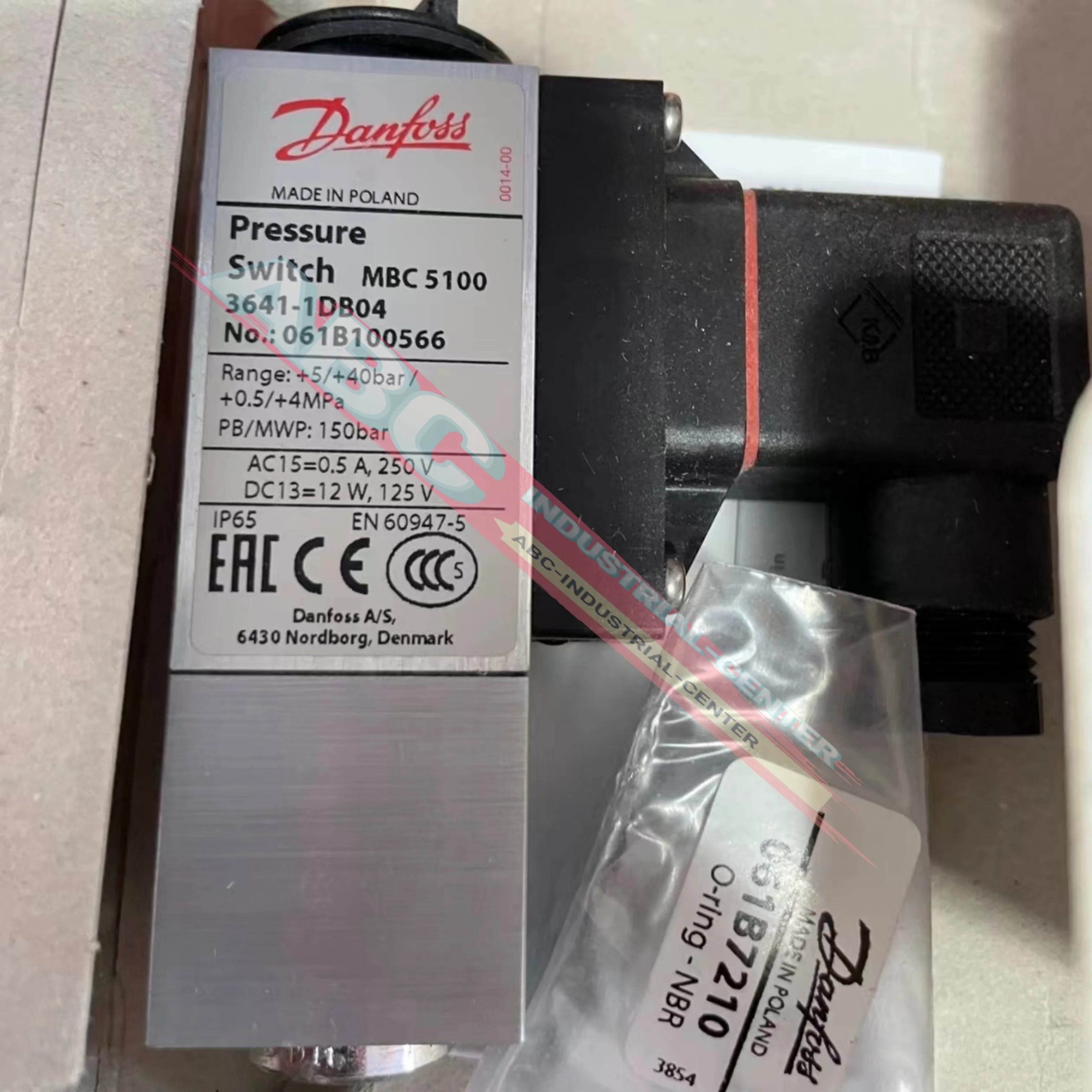 

Pressure Switch 061B100566 132B0200 brand new