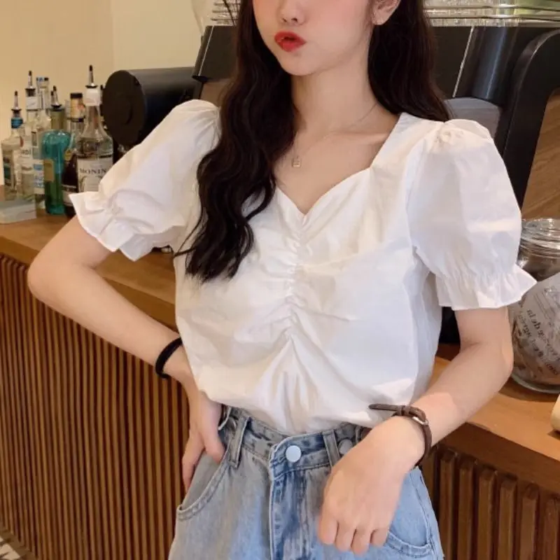 Summer New Retro Design with Bubble Sleeves Niche Shirt for Women French Short Sleeved White Chic Top