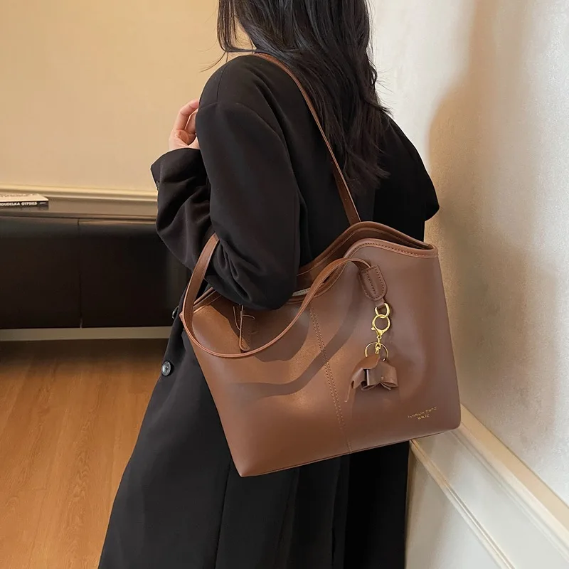 

2025 Large Capacity European, American Retro Korean Version New Casual Simple Fashion Commuter Tote Armpit Handbag