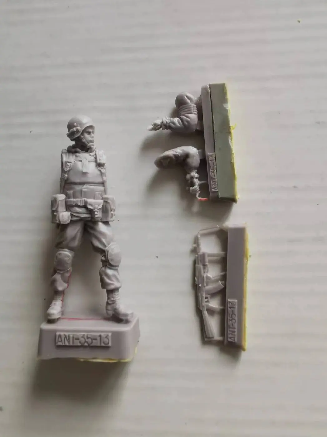 1/35 model kit resin kit  Modern Russian anti-riot trio